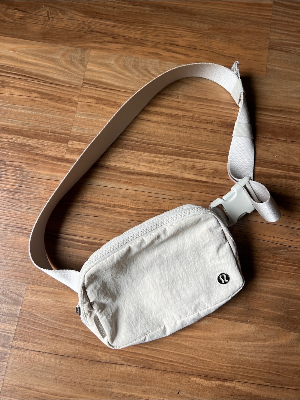 Lululemon Everywhere Belt Bag 1L in White Opal - Picture 5 of 11